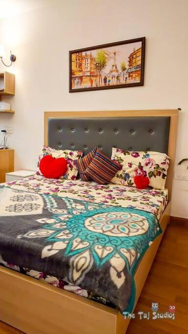 Top Luxury & Couple Friendly Stay Gp By Taj Suites & Studios #New Year Party & Stay Нойда Экстерьер фото