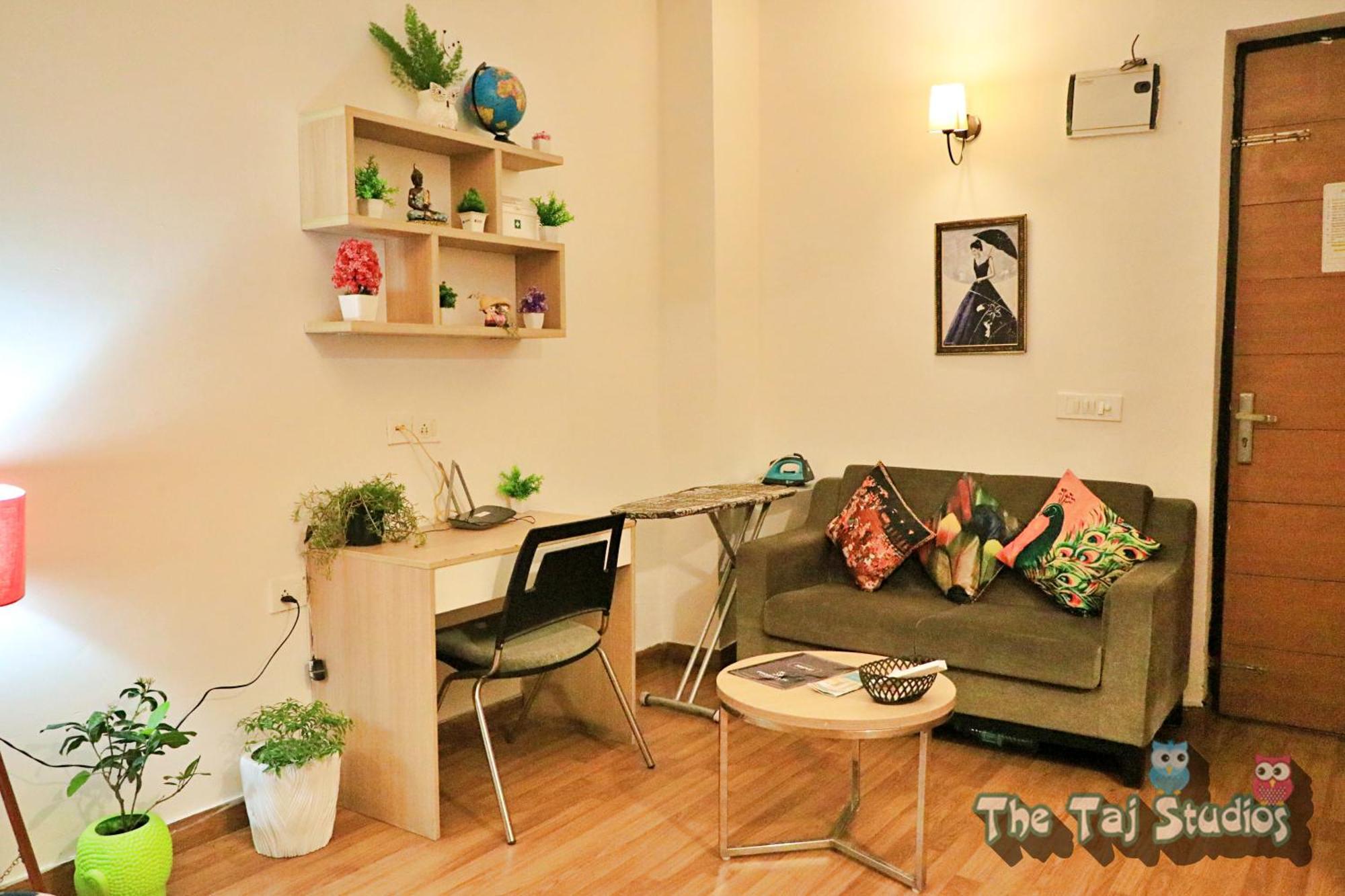 Top Luxury & Couple Friendly Stay Gp By Taj Suites & Studios #New Year Party & Stay Нойда Экстерьер фото